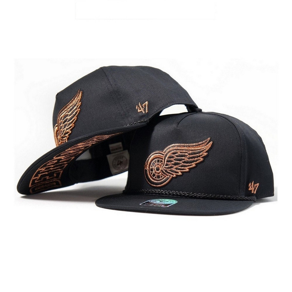 red wings snapback